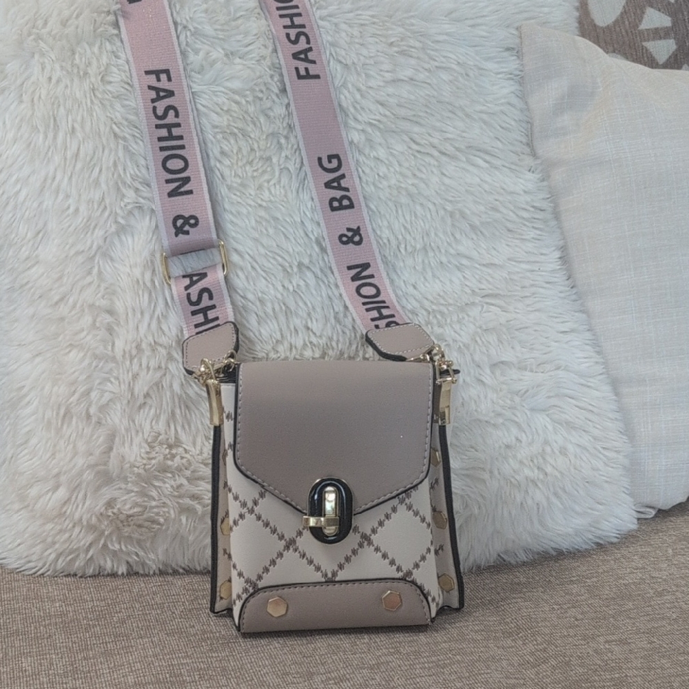 Fashion & Bag Women's Pink Crossbody Phone Bag